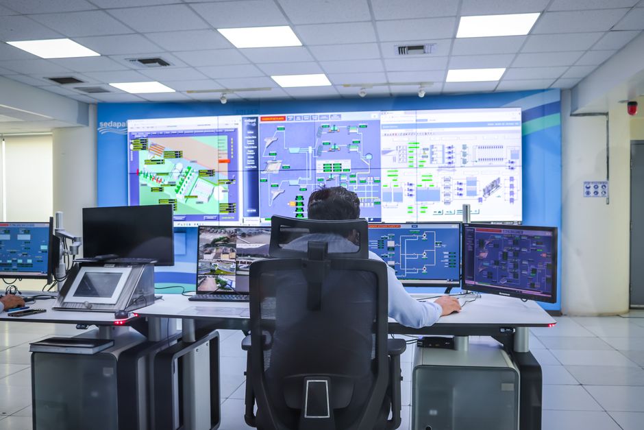 Triagem de alertas no SOC em painel de operações